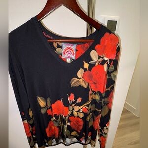 Johnny Was Long Sleeve V Neck Top Sz Medium